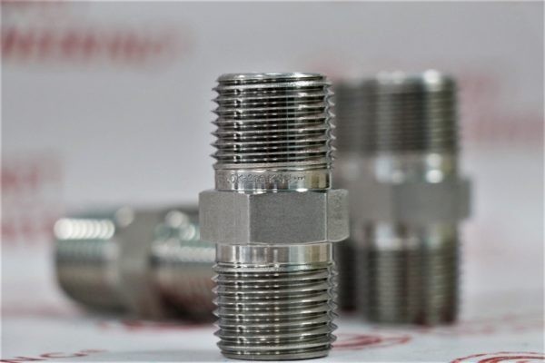 Фитинг Swagelok Stainless Steel Pipe Fitting, Hex Nipple, 12 in. Male NPT Артикул SS-8-HN; SS-8-HN-10K; SS-8-HN-8RT (1)