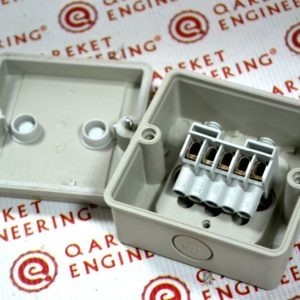 Коробка ответвительная Hensel KF 9025 (6000452) IP 65, размер 88х88х53, стойкая к УФ, мат. поликарбонат, опрессовка на 7 вводов М20, 5-пол. клеммн. 1,5-6 мм2