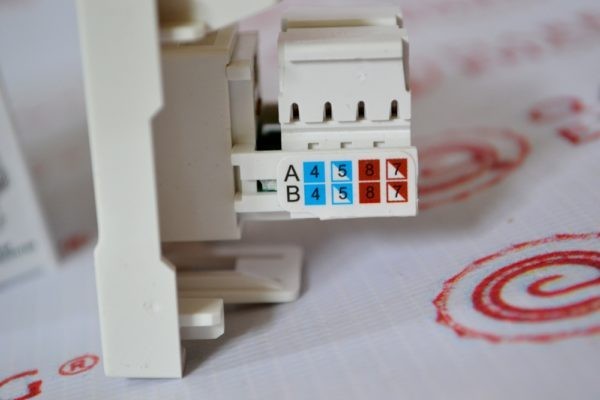 Розетка компьютерная RJ45 UTP категория 5e 1 модуль CKK-40D-RI1-K01 IEK (5)