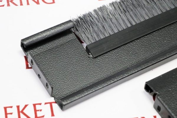 TS8100.605 RITTAL FLEX-BLOCK TRIM PANEL WITH BRUSH STRIP H 100MM FOR WD 600MM (4)